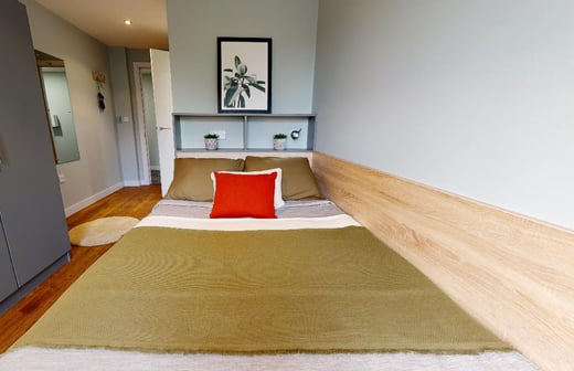 Bronze En Suite