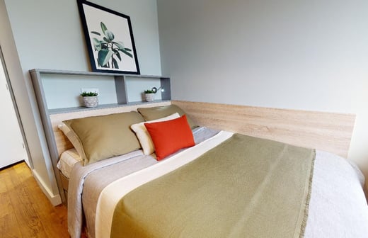 Gold En Suite Plus