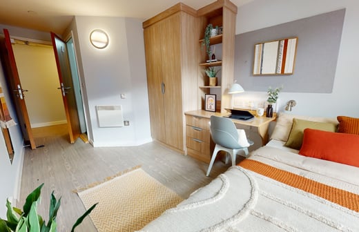 Bronze En Suite Plus