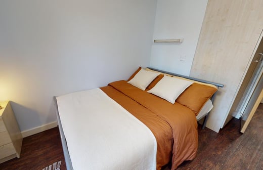 Silver En Suite