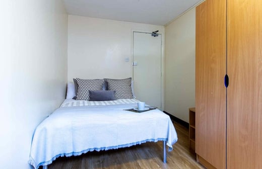 Silver Plus Room