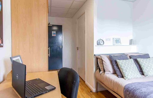 Gold Ensuite