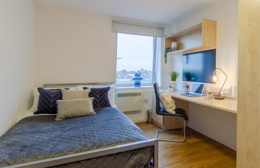 Bronze Plus 6-7 Bed Room