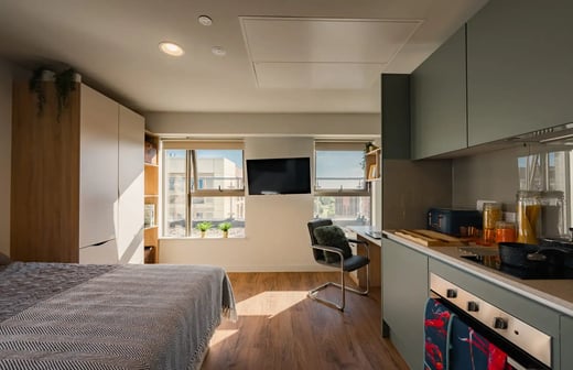 Silver Studio High Floor