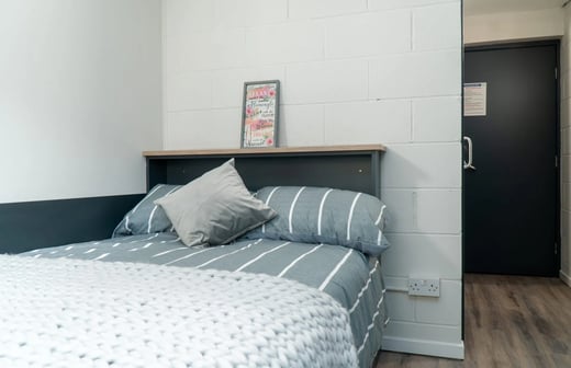 9 Bed En Suite Flat