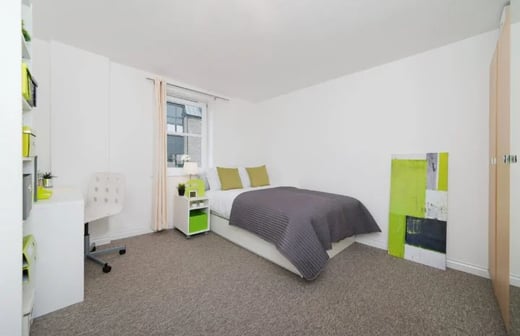 6 Bed Premium Plus