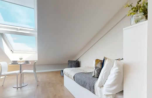 Penthouse Studio