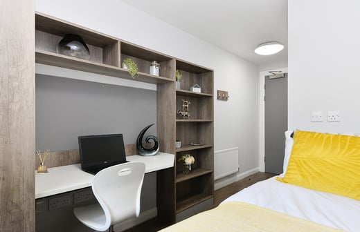 Gold En Suite