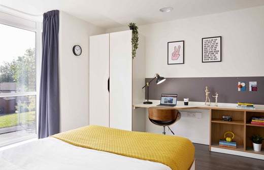 Gold Ensuite