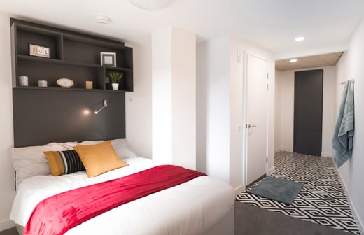 Gold Ensuite