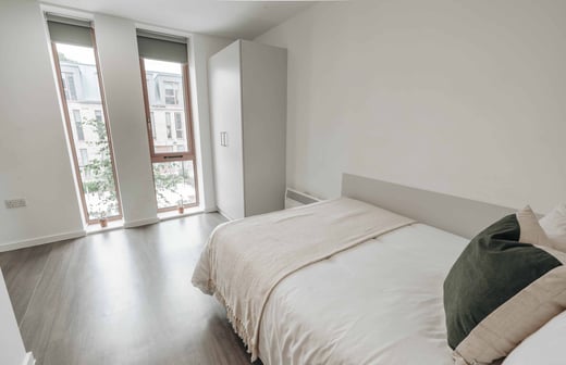 Gold En Suite (7 Bed Flat)