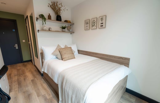 Silver En Suite