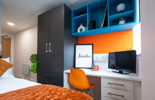 5 Bed Top Floor Ensuite