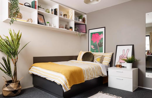 Bronze En Suite