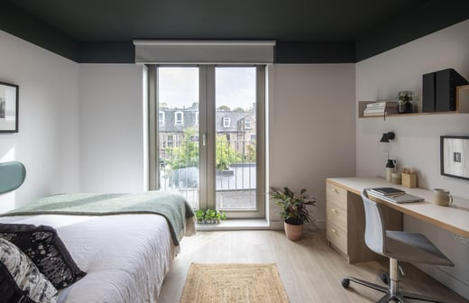 Platinum Studio Canal View