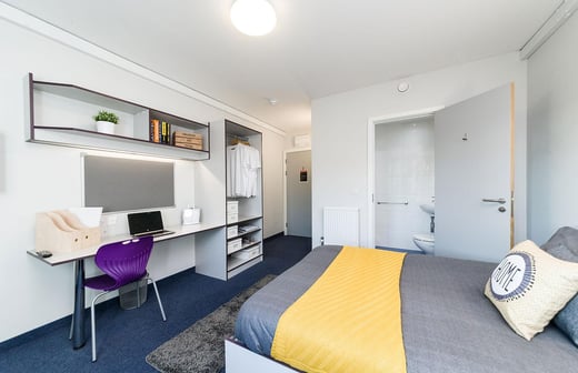 Gold En-suite