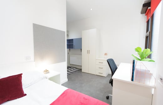 Silver En-suite (Access.)