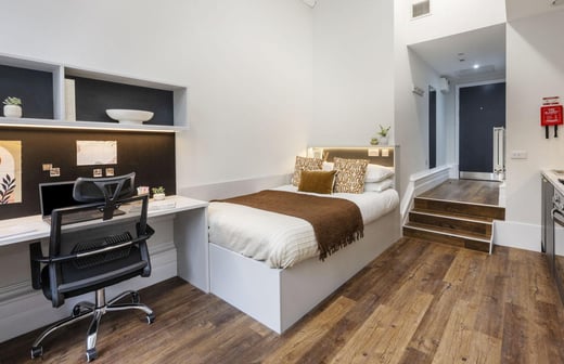 Premium Plus Studio