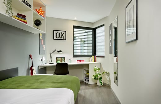 Silver Plus Room