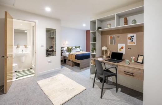 Deluxe Ensuite