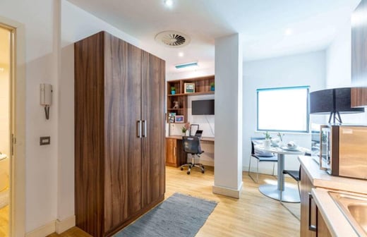 Deluxe Studio with Bath