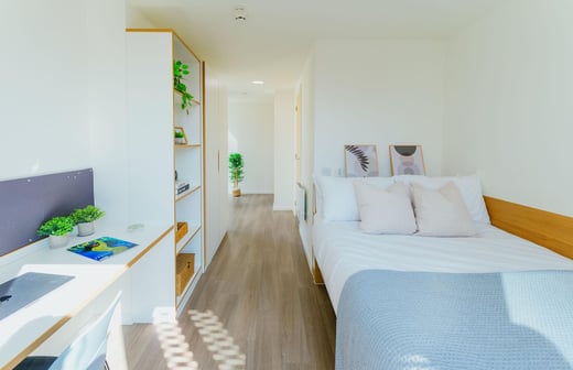 Silver En Suite