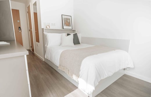 Silver En Suite