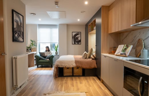 Premium Studio, Penthouse