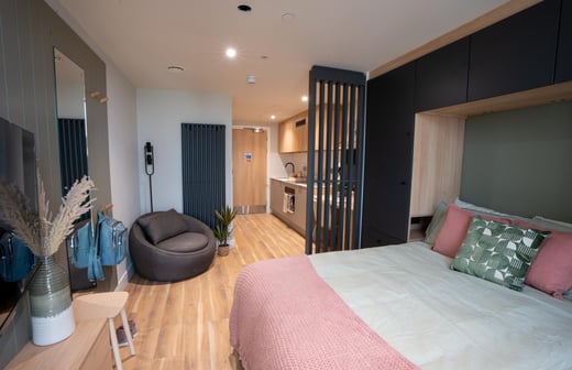 Premium Studio, Standard Floors