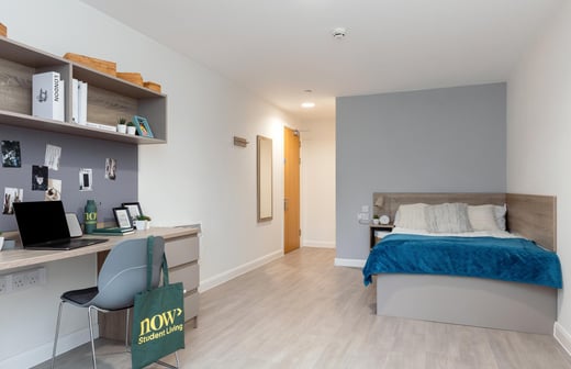 Platinum En Suite (Mid Floors)
