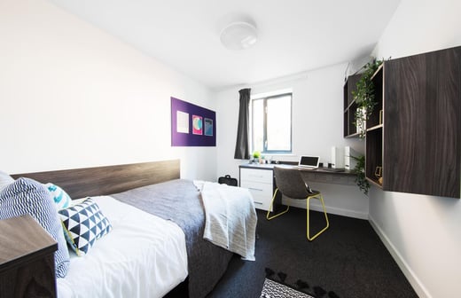 Bronze En Suite