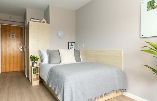 Silver En Suite