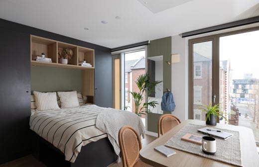 Deluxe Studio, Upper Floors