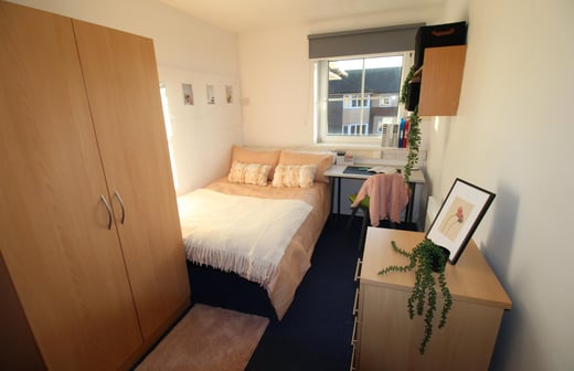 Non Ensuite- Gold (8 Bed)