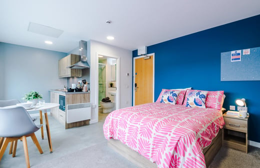 Penthouse Studio