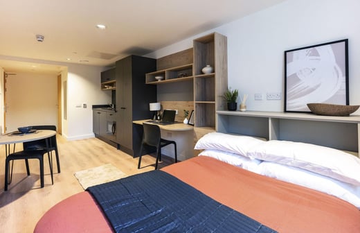 Deluxe Studio