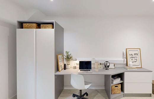 Deluxe Studio