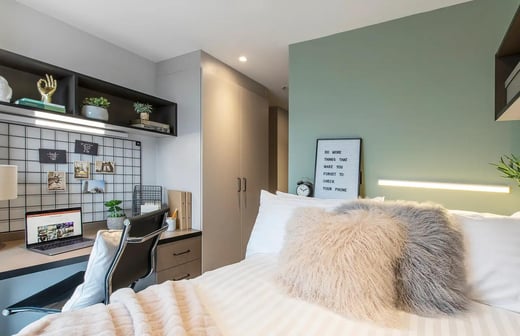 5 Bed Apartment Larger Room