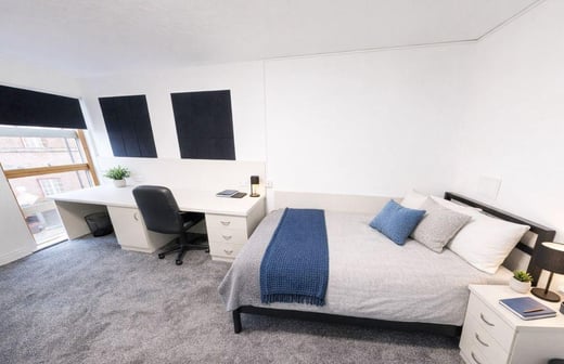 Deluxe (Court) Non Ensuite