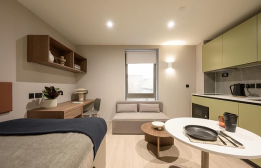 Deluxe Studio Spacious Bathroom