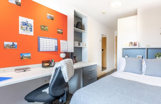 6 Bed Gold Ensuite