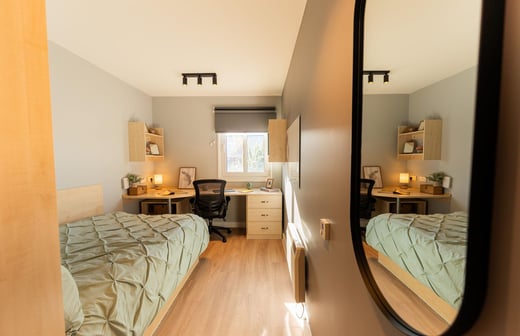 Gold En Suite