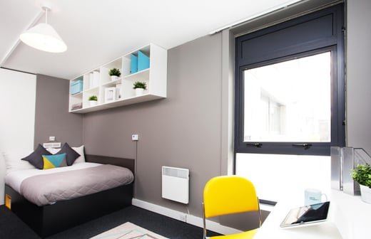 Gold En Suite