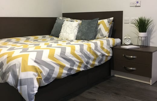 Two bed apartment bronze