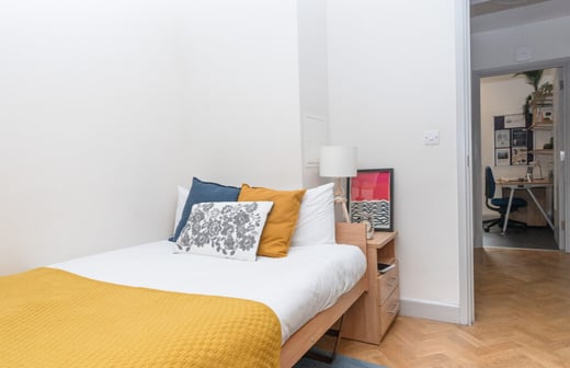 Studio flat B (small – for single occupancy)