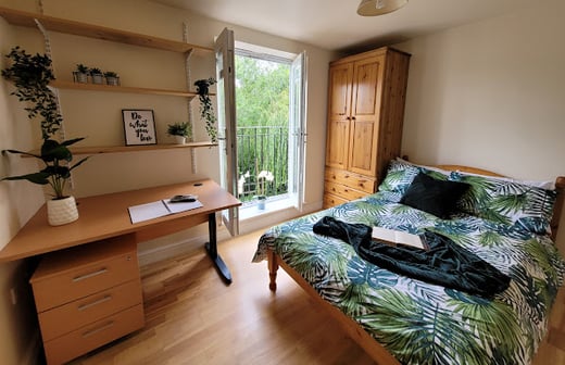 Room 1 En Suite in 11 bed house