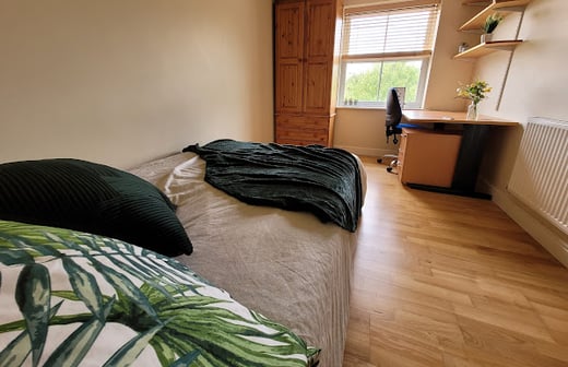 Room 6 En Suite in 11 bed house