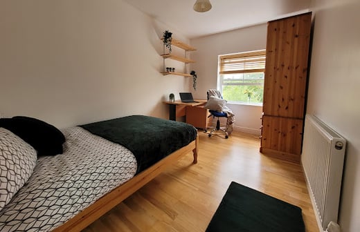 Room 10 En Suite in 11 bed house