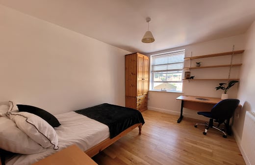 Room 8 in 12 bed house
