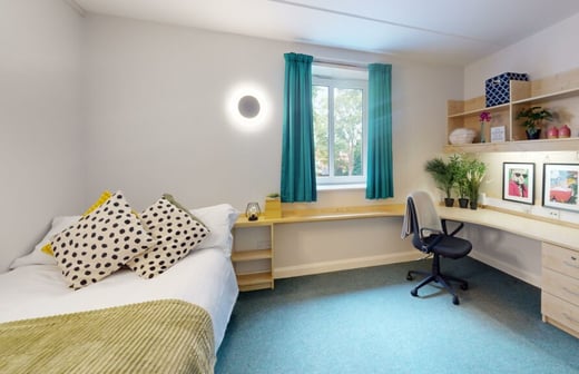Large Ensuite Room